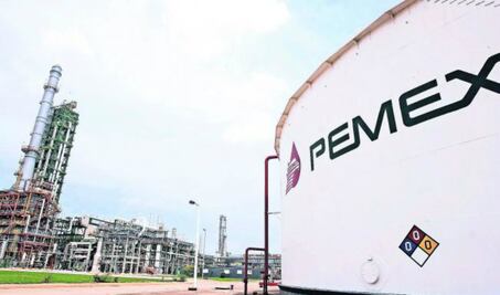 Pemex tiene menos plazas y gasta más en salarios