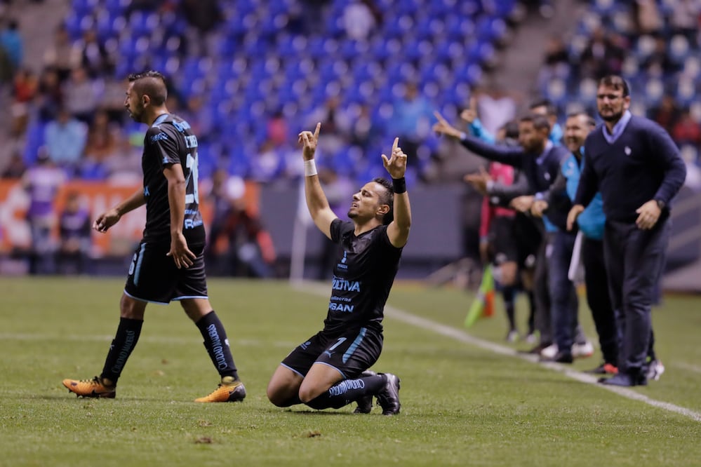 Camilo Sanvezzo consiguió los dos tantos del cuadro queretano. Foto: Especial