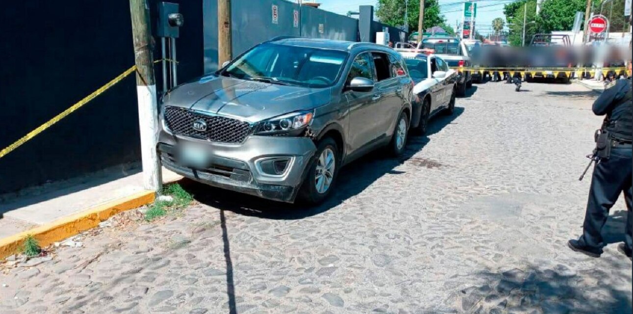 Como de película. Detienen a cinco sujetos en una persecución policial, en la capital queretana