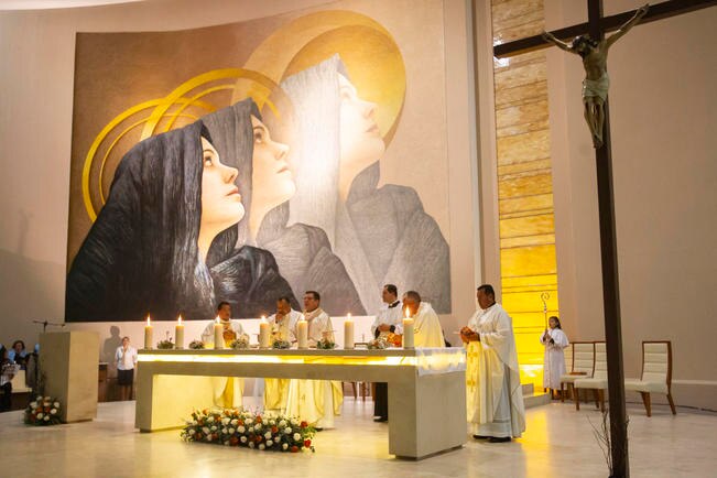 Carbonell pinta una Madonna milagrosa