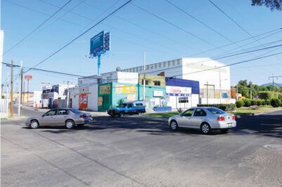 Piden señalamientos en avenida las Torres