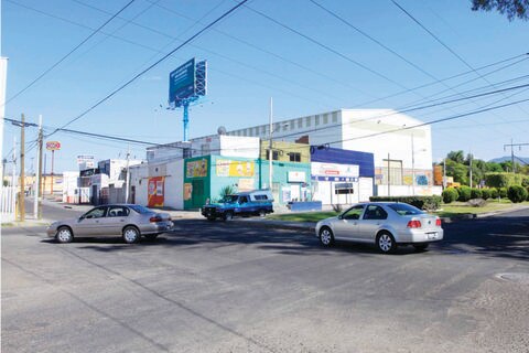 Piden señalamientos en avenida las Torres