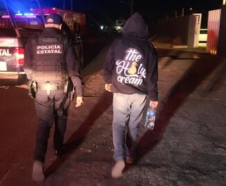 Con lengua de señas, policías detienen a mujer que estaba por lanzarse de un puente en Querétaro 