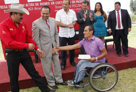 Entrega DIF y SNE becas a sanjuanenses 