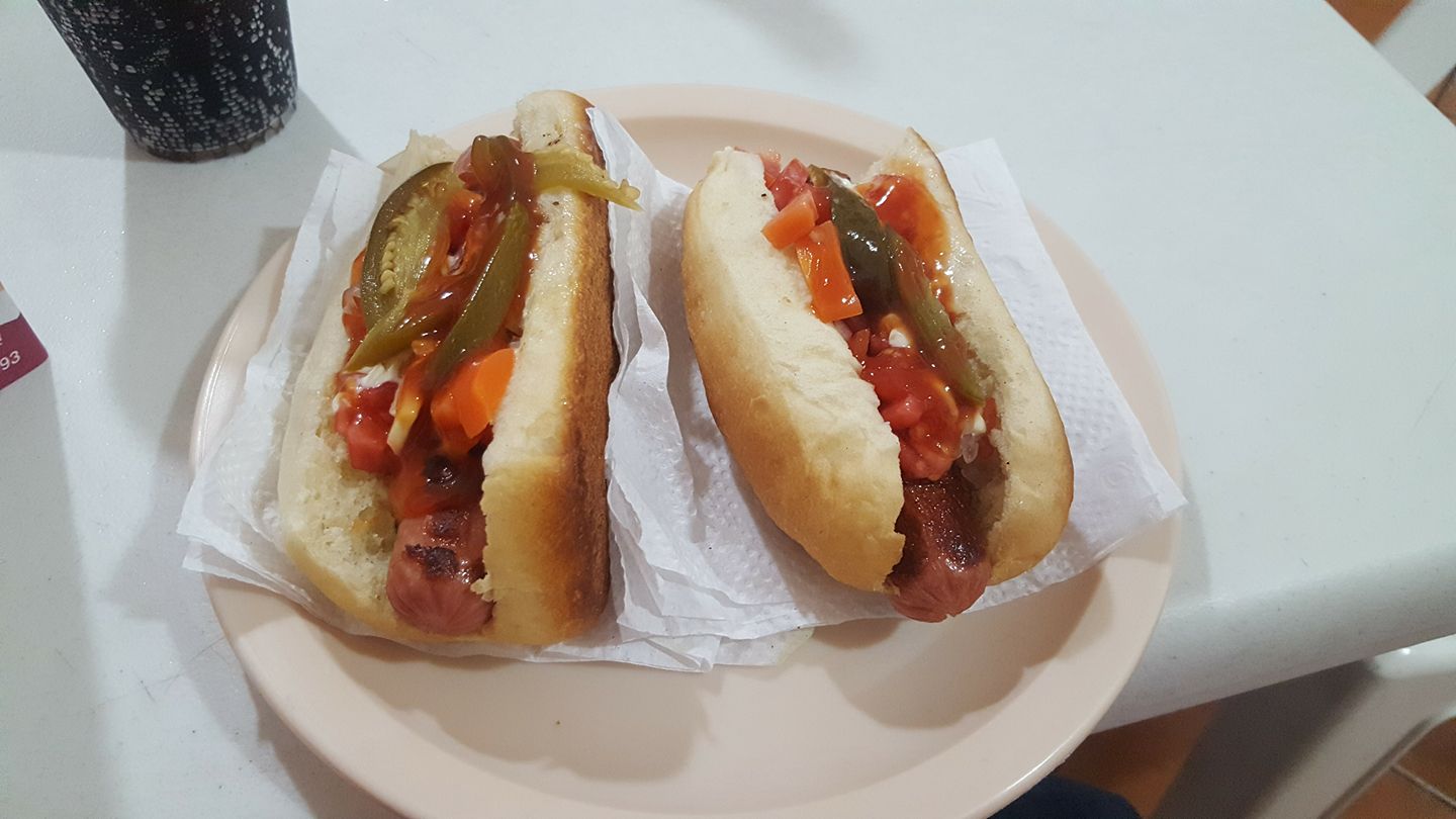 Foto: Facebook. Edgar Martin Rios y Facebook Hot-dogs La Congregación