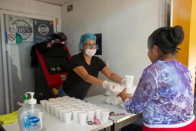 Deja de elaborar alitas para donar comida a los afectados por el Covid-19