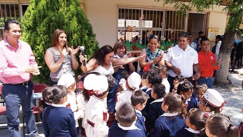 Reconocen 30 años de labor docente