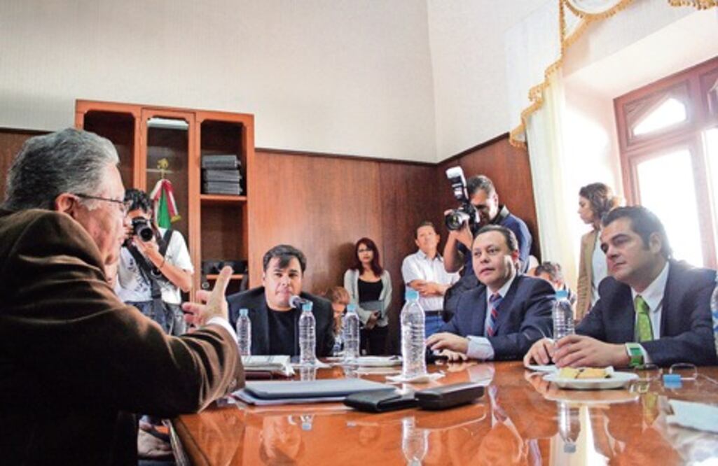 Presidente de tribunal “planta”  a legisladores