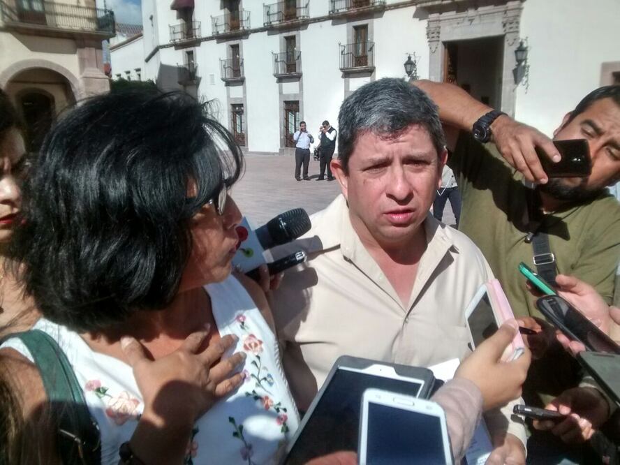 Investigará activista pensiones de diputados locales