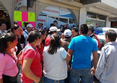 Riña entre inspectores y comerciantes