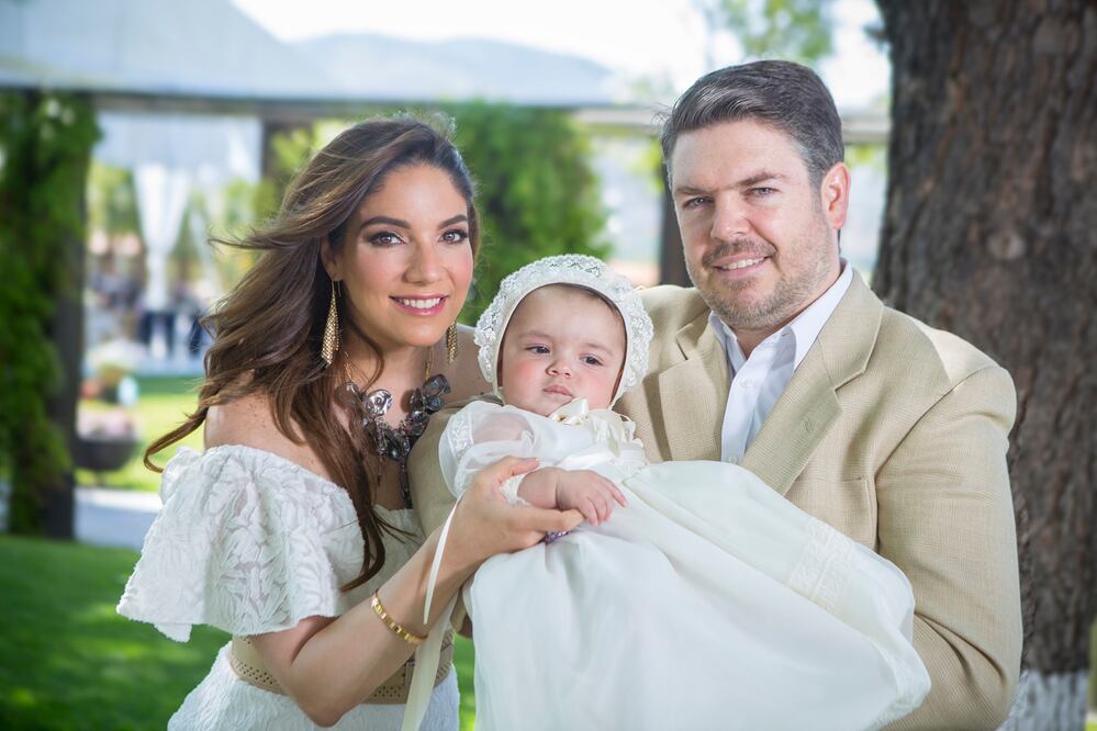 Sus papás Romy  y  Ricardo eligieron los jardines del Rancho Dos Arroyos para  recibir a los cerca de 400 invitados