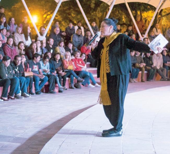 “Los libros, amigos sin reclamos”: Angélica Aragón