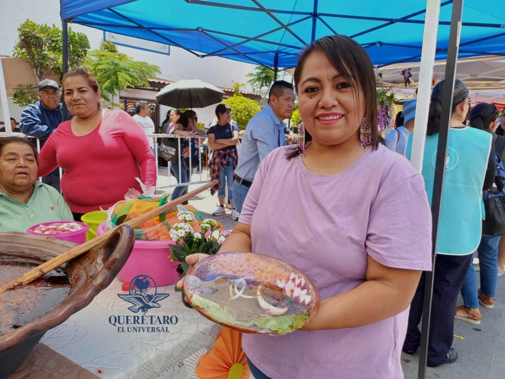 Festejan con mole y tortillas a Santa María Magdalena