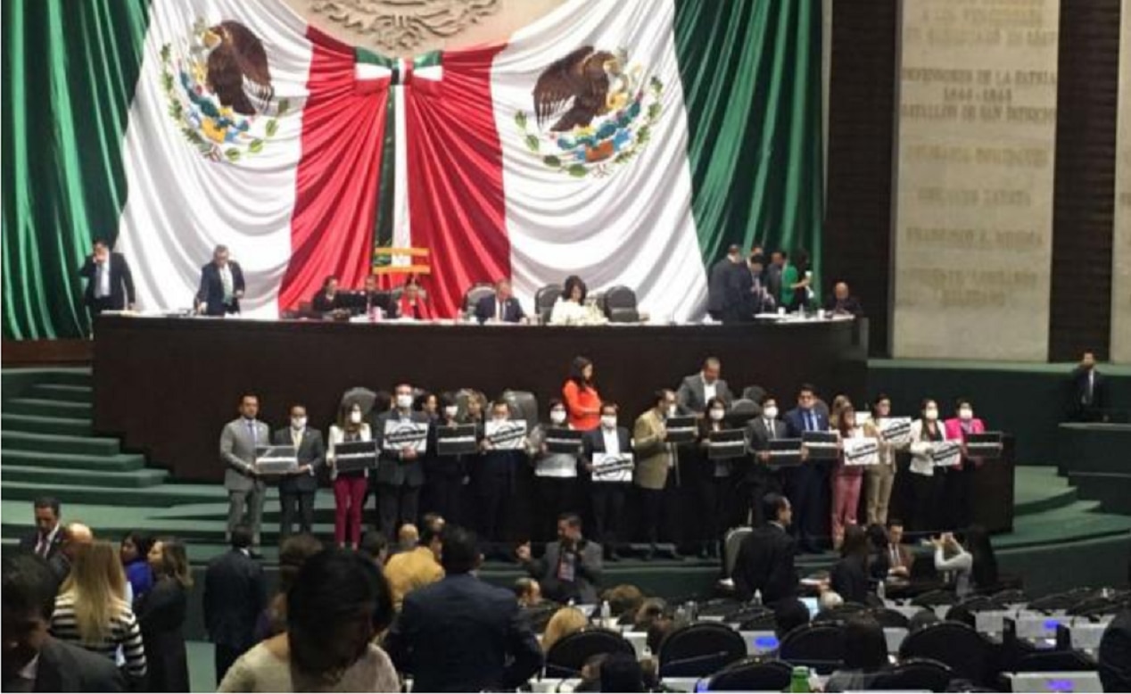 PRD protesta en contra de "Ley Mordaza"