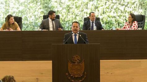 Congreso pide a AMLO atender migración