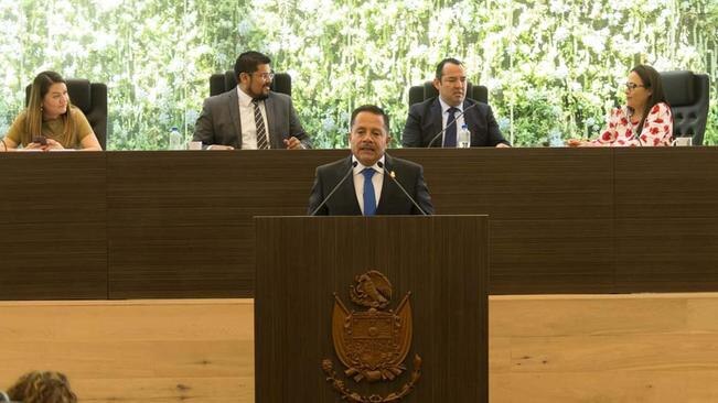 Congreso pide a AMLO atender migración