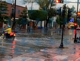 Lluvias provocaron encharcamientos y afectaciones en varias colonias de la capital