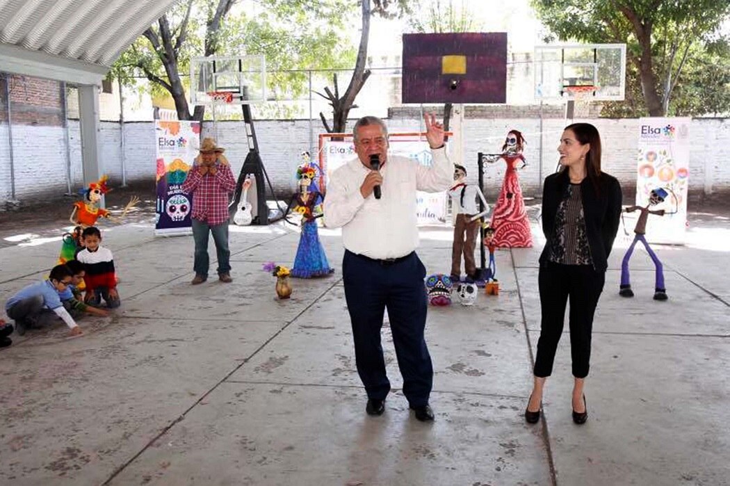 Llevan actividades artísticas a escuelas