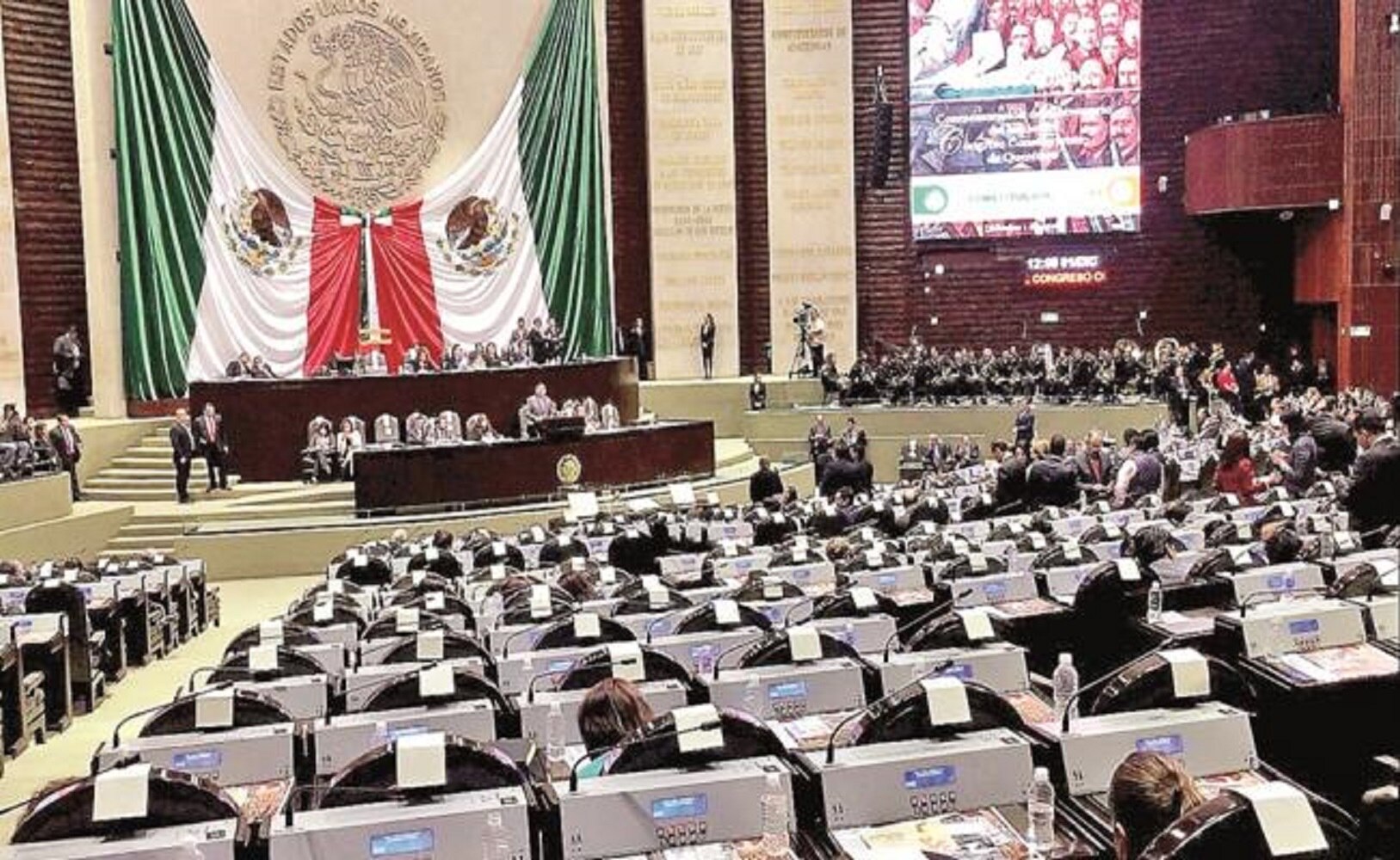 Aún no son diputados y ya tienen sus vales para despensa y gasolina