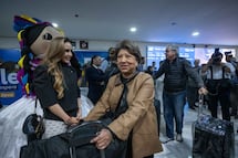 Llegan a Querétaro las 52 personas que estaban atrapadas en Oriente Medio