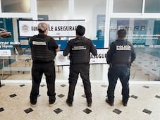 Catean agencia de autos en plaza comercial de Querétaro por presunto fraude
