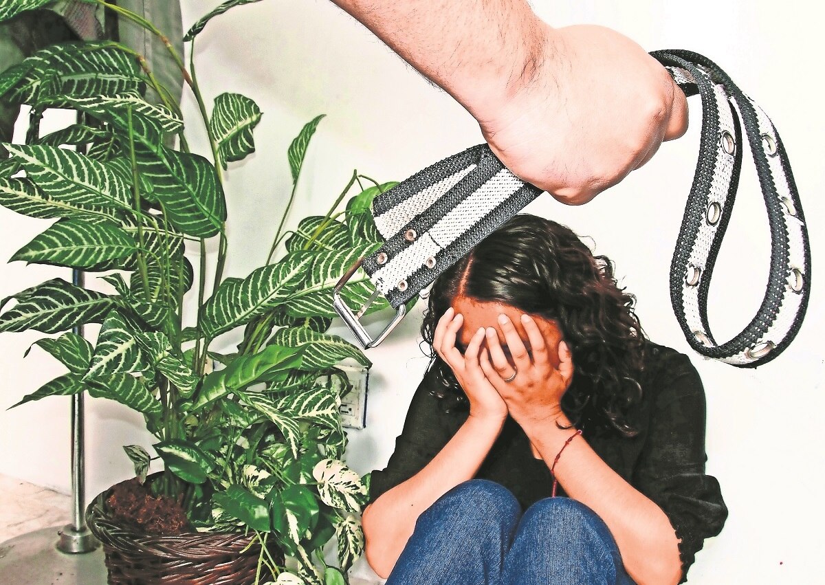 Dan apoyo a víctimas de violencia de género