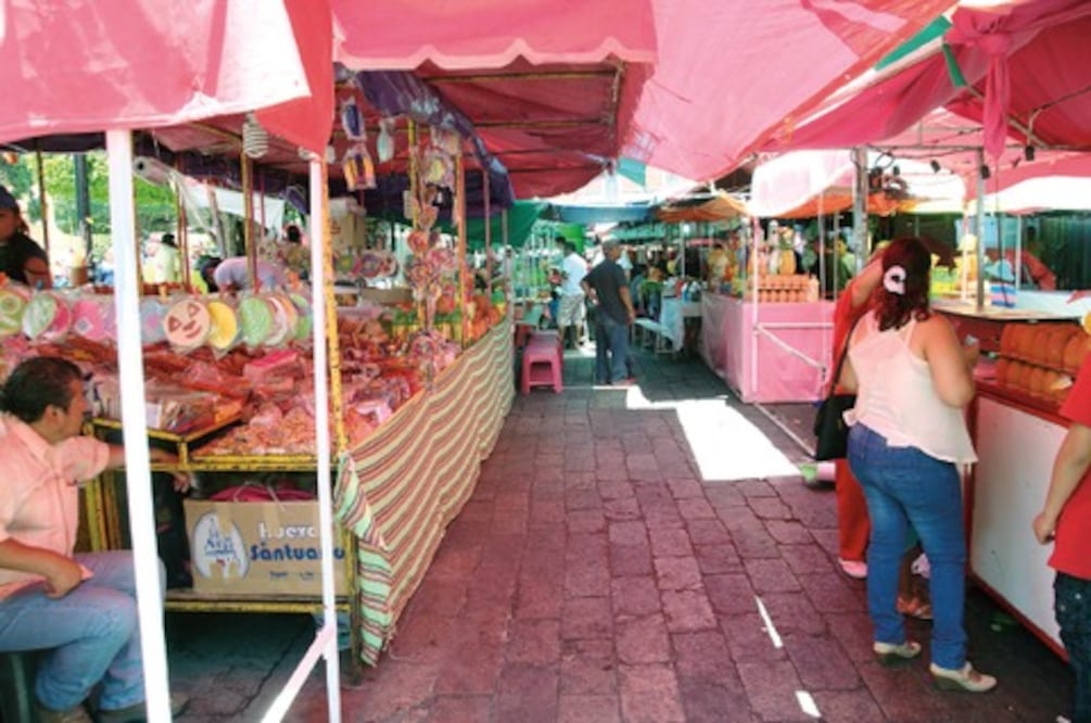 Trabajan para dignificar a comerciantes