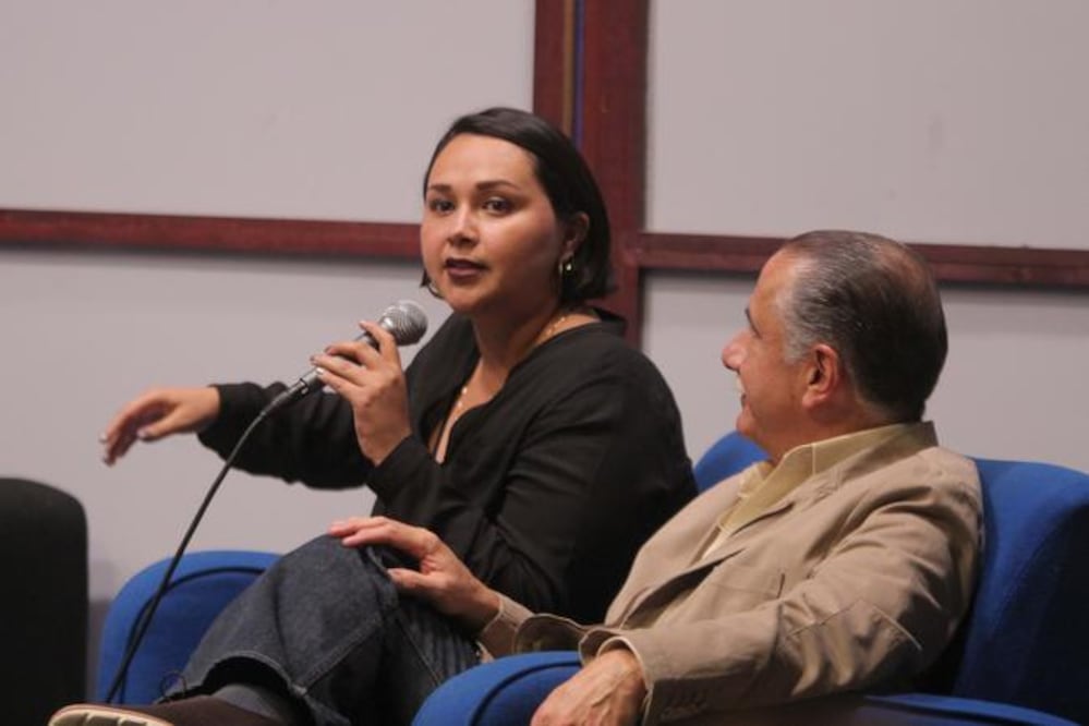 Danay Martínez, explica que el fenómeno del futbol entre los migrantes es tan grande que la Selección juega casi todos sus partidos en EU. Foto: Demián Chávez