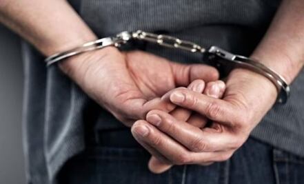 Arrestan a maestro en Tapachula, Chiapas, denunciado por alumna durante clausura de cursos; lo acusan de hostigamiento y acoso sexual