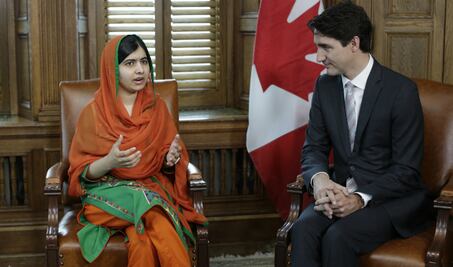 Malala desea que "vecinos" de Canadá sigan ejemplo a favor de refugiados