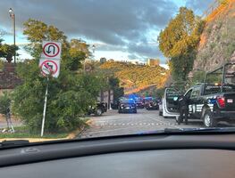 Policía Estatal de Querétaro detiene a dos hombres tras persecución y recupera camioneta robada en Celaya