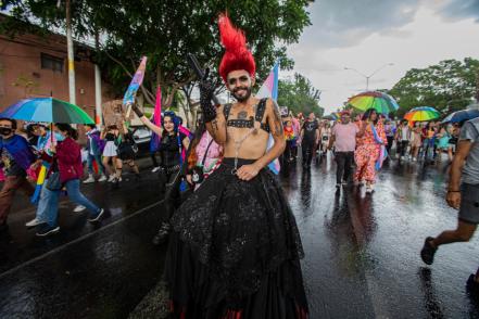 A pesar de la lluvia, Querétaro se pintó con los colores del arcoíris 