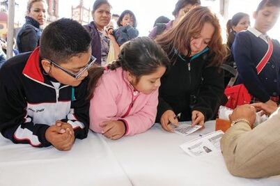 Entregan becas en San Juan del Río