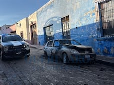 Provoca incendio de vehículo en el Centro Histórico de Querétaro; está detenido