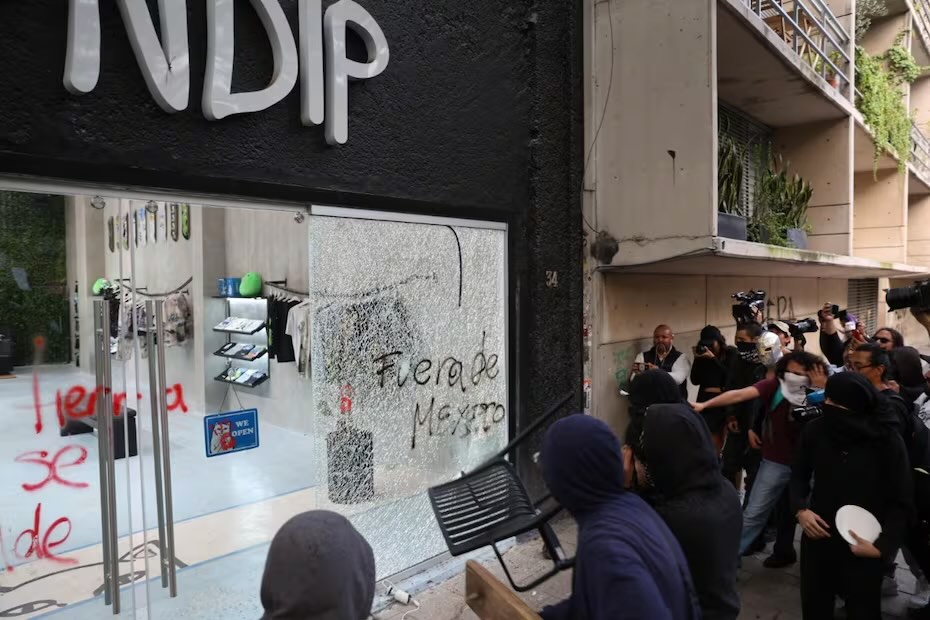La protesta terminó con numerosos destrozos. (Foto: Fernanda Zamora/ EL UNIVERSAL)