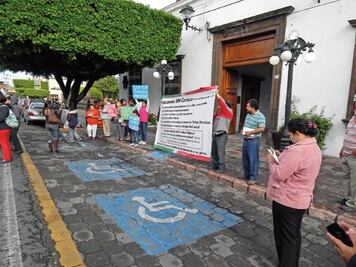 Ex empleados ganan laudo; esperan ser reinstalados