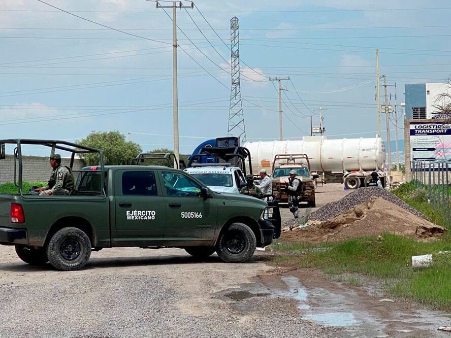 Hallan toma clandestina de hidrocarburo en Pedro Escobedo. Foto: Ángel González