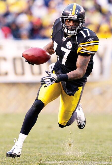 Delfines se refuerza en agencia libre