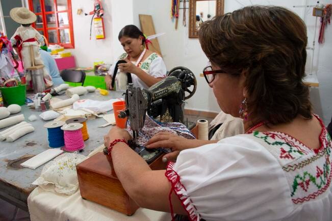 Con muñecas buscan rescatar la tradición en El Pueblito
