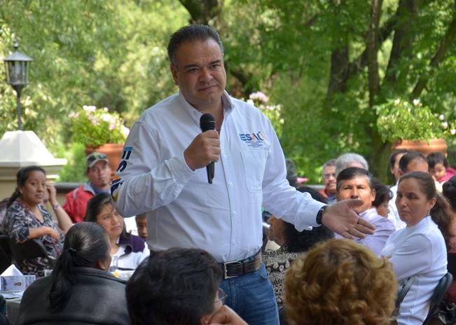 Magallanes reitera apoyo a artesanos de Tesquisquiapan