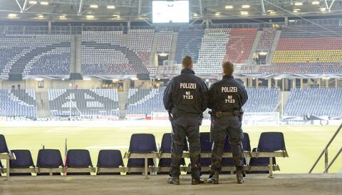 Alemania cancela por temor a bomba