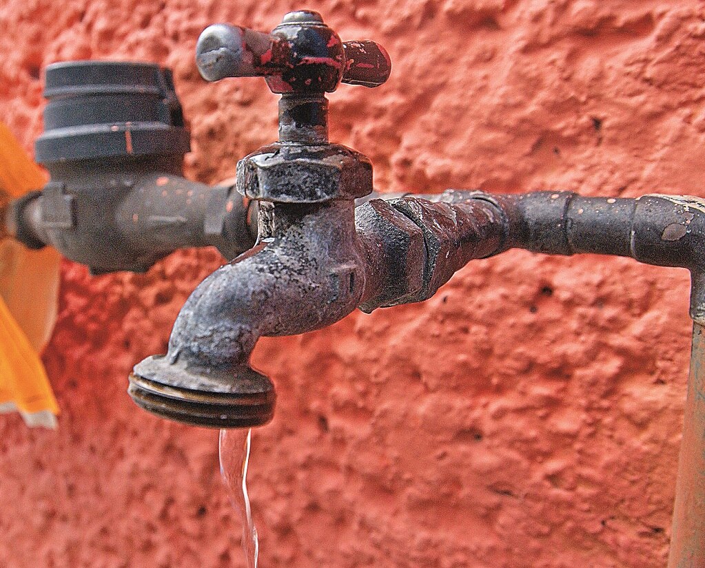 Ni en El Campanario ni en Menchaca hay agua, tras fuga en El Marqués