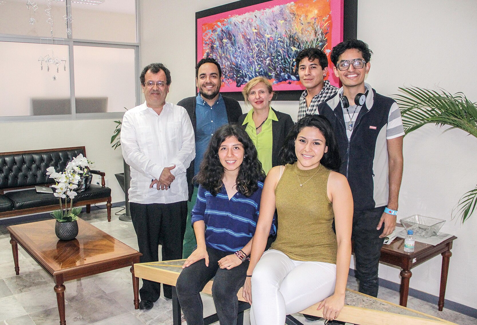 Crea UAQ muebles con material reciclado