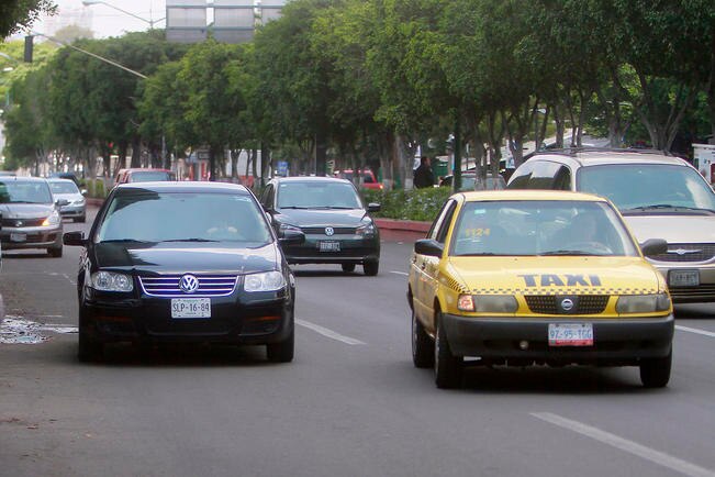 Concesionarios piden terminar con el pirataje de taxis