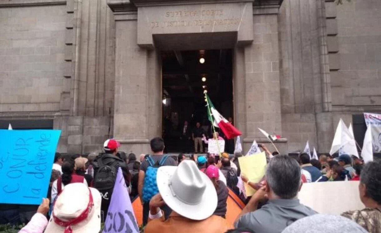 Protestan frente a la SCJN previo a informe del presidente de la Corte