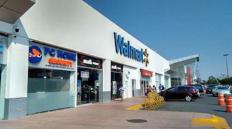 Tras negarles acceso a Walmart, paramédicos presentan denuncia por discrimación