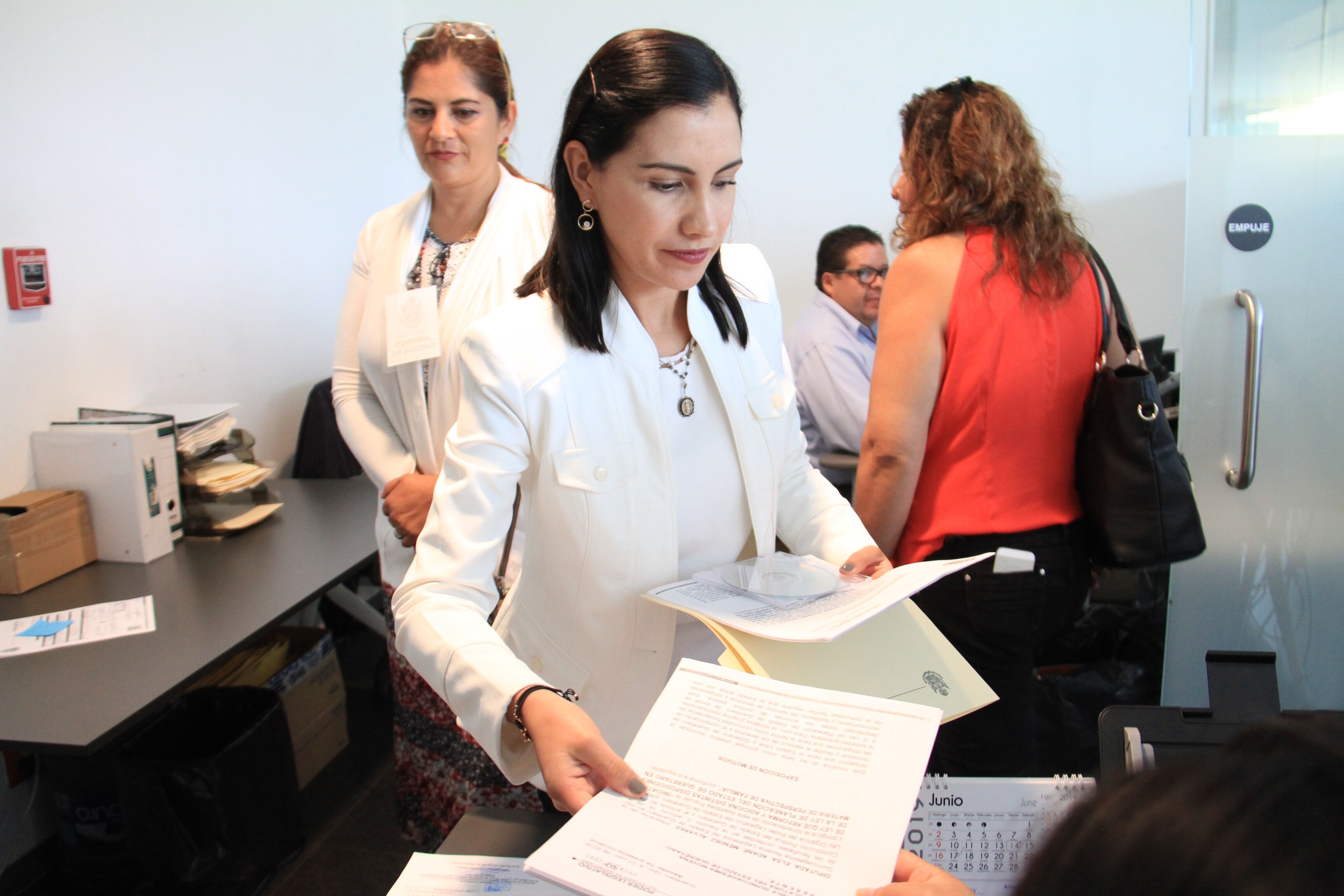 Buscan amparo ante temas de sexualidad en libros de texto