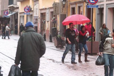 Pronostican lluvias de ligeras a moderadas 