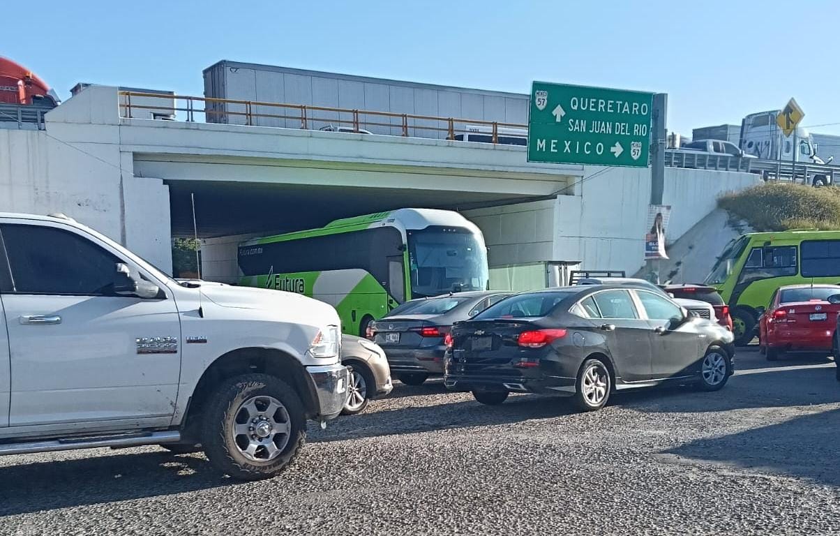 ¡Toma rutas alternas! Cierran la autopista México-Querétaro por traslado de reactores 