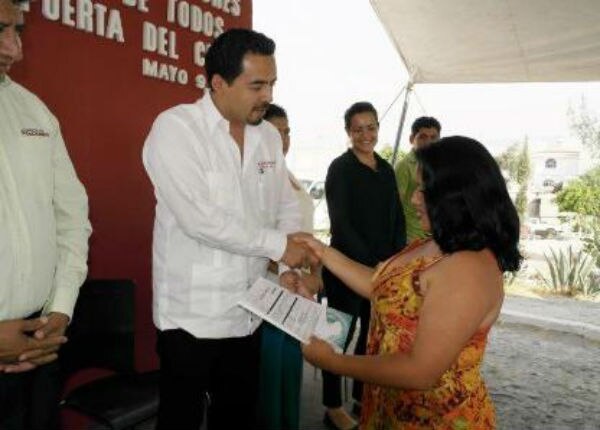 Llevan  luz y agua a SJR con 57 mdp